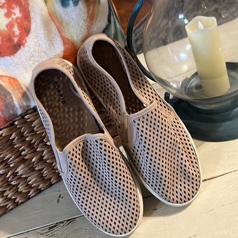 Women’s Torrid Blush Color Slip On Casual Shoe Very Lightly Worn Sz. 11W